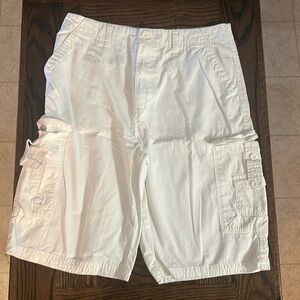 Men’s white cargo shorts. 32” waist. Airwalk brand